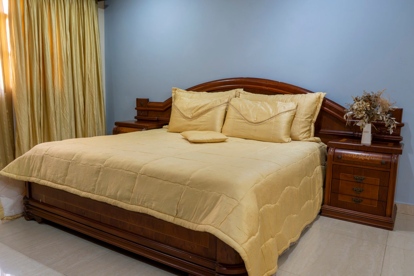 Cama king de la Suite Colonial del hotel Rey Colonial 1910